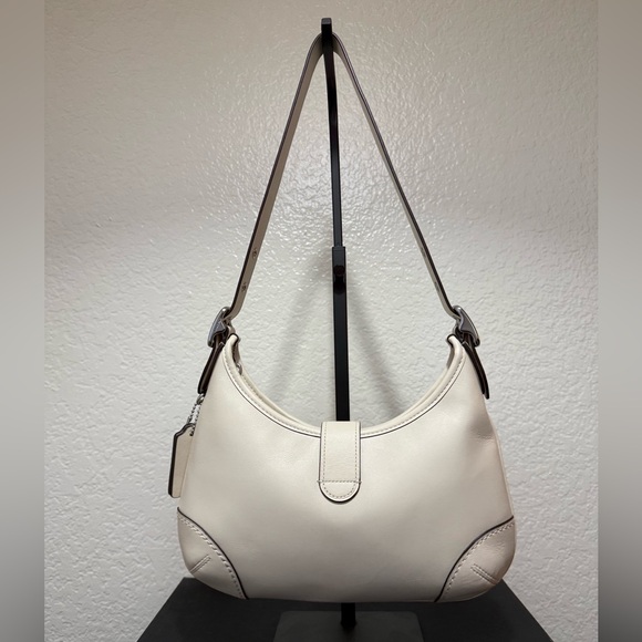 Coach Hamptons Shoulder Bag - Chalk with Silver Hardware - Picture 4 of 10